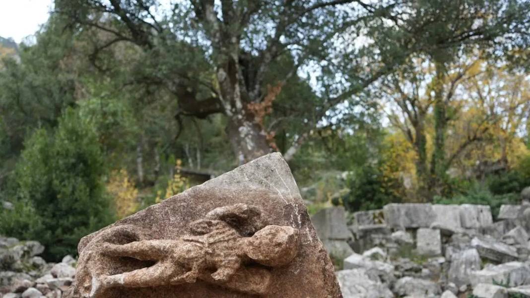 Termessos'ta 2000 Yıllık Kabartma Gün Yüzüne Çıkarıldı! 3